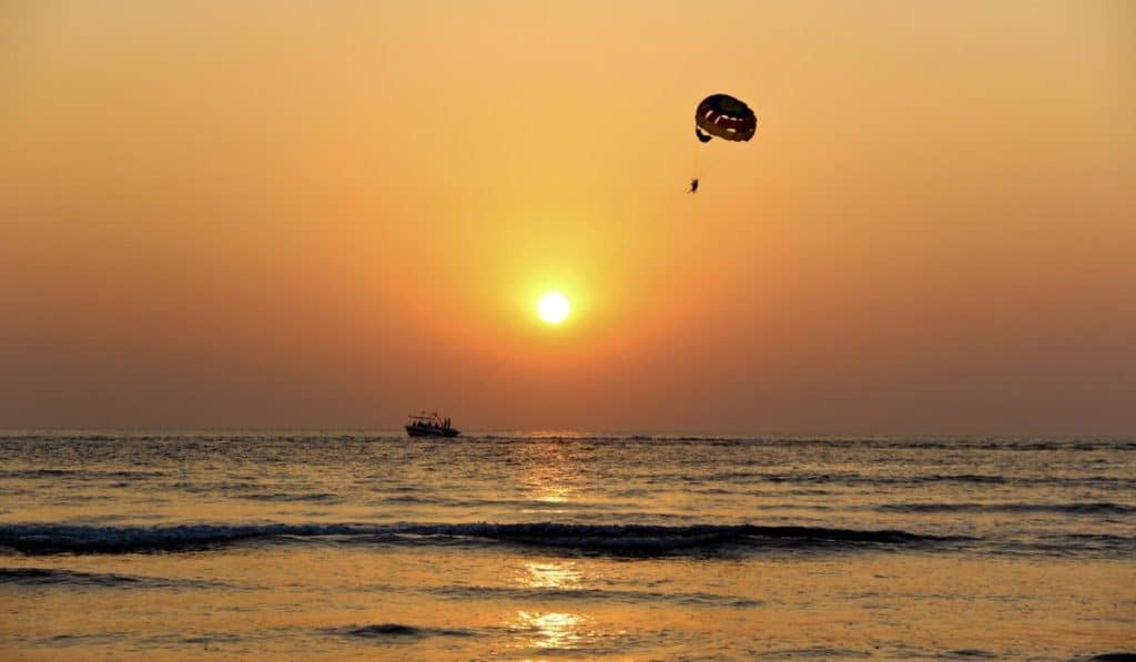 parasailing-sunset-mauritius